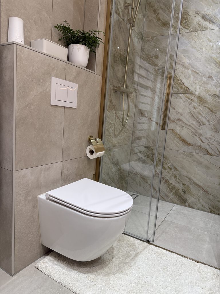 Leeuwarden Badkamer Friesland   toilet turboflush spoelknop accessoires goudkleur  